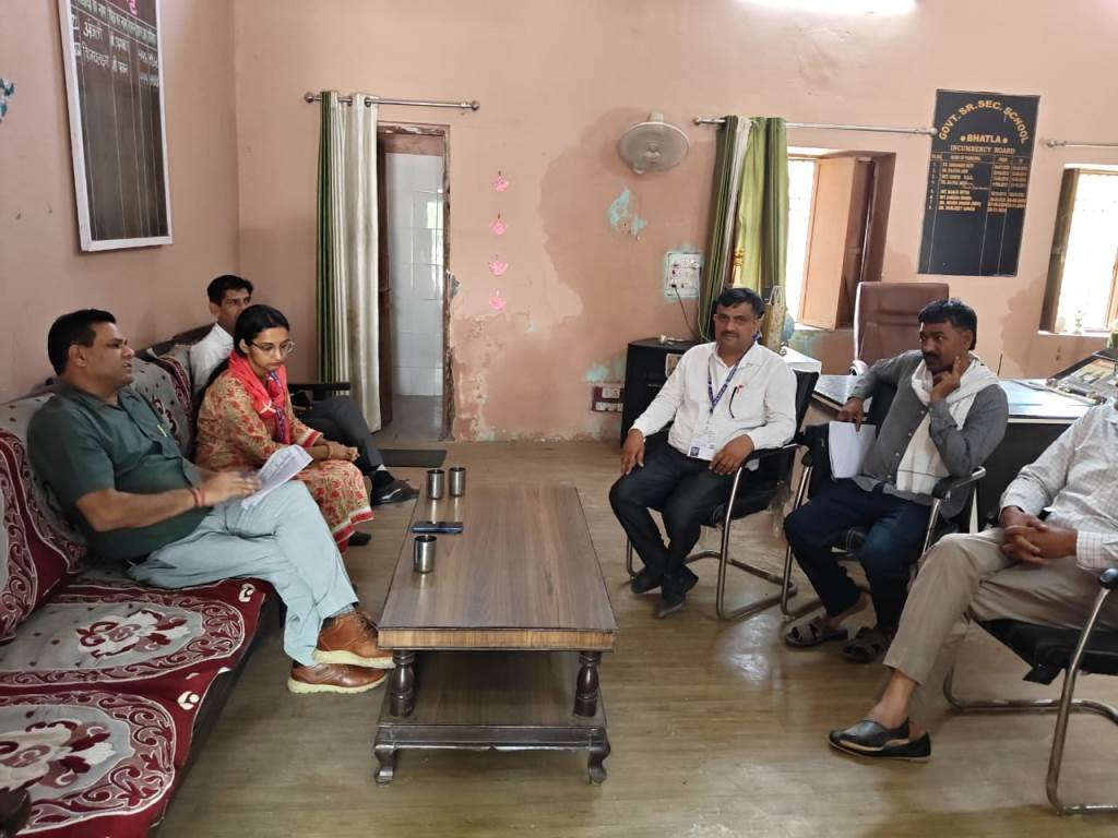 डीसी राहुल नरवाल के मार्गदर्शन में जनगणना कार्य में तेजी लाने के निर्देश तहसीलदार डॉ अनिल कुमार बिढान ने कई गांवों में किया हाउस लिस्टिंग कार्य का निरीक्षण